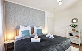 Bohnapartments Haus Zocheblick - 2 Kostenlose Parkplaetze - Sehr Ruhig - 4 Schlafzimmer - Neubau - Vollausstattung - Wlan